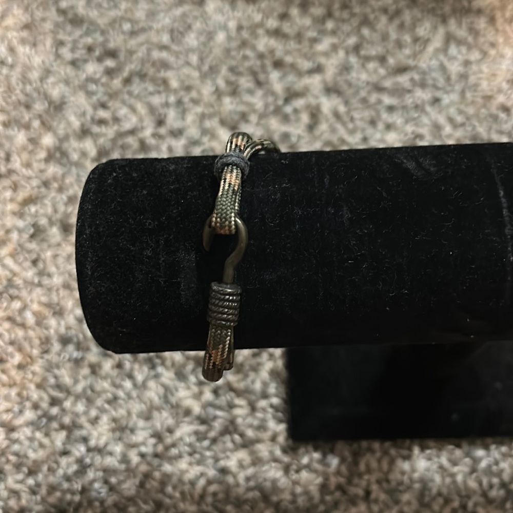 Camo fishhook bracelet